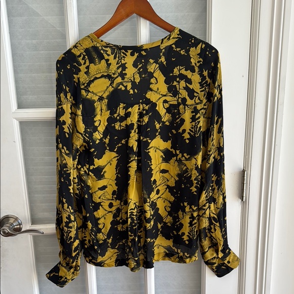 A.L.C. Black and Gold Patterned Blouse XS 100% Washed Silk - Picture 13 of 13